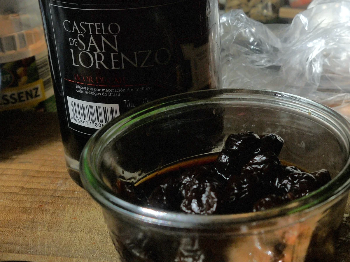 Rezept: Espresso-Kirsch-Kuchen mit Streuseln Bild Nr. 4 Espresso-Kirsch-Kuchen mit Streuseln - Rezept - Bild Nr. 4