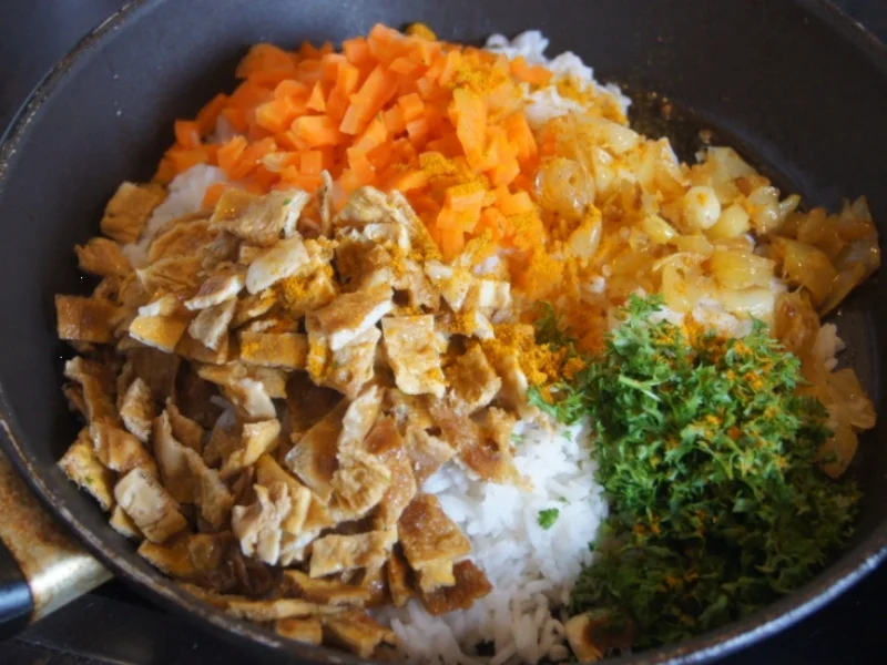 Rezept: Würstchen-Gemüse-Spieße mit Eier-Gemüse-Bratreis und Erdnusssauce Bild Nr. 5690 Würstchen-Gemüse-Spieße mit Eier-Gemüse-Bratreis und Erdnusssauce - Rezept - Bild Nr. 5690