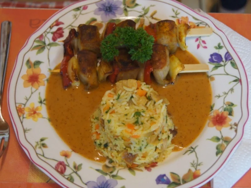 Rezept: Würstchen-Gemüse-Spieße mit Eier-Gemüse-Bratreis und Erdnusssauce Bild Nr. 5693 Würstchen-Gemüse-Spieße mit Eier-Gemüse-Bratreis und Erdnusssauce - Rezept - Bild Nr. 5693