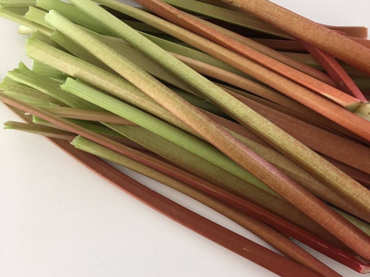 Rhabarber Kuchen mit Baiser schnell - einfach - 207 kcal/100g