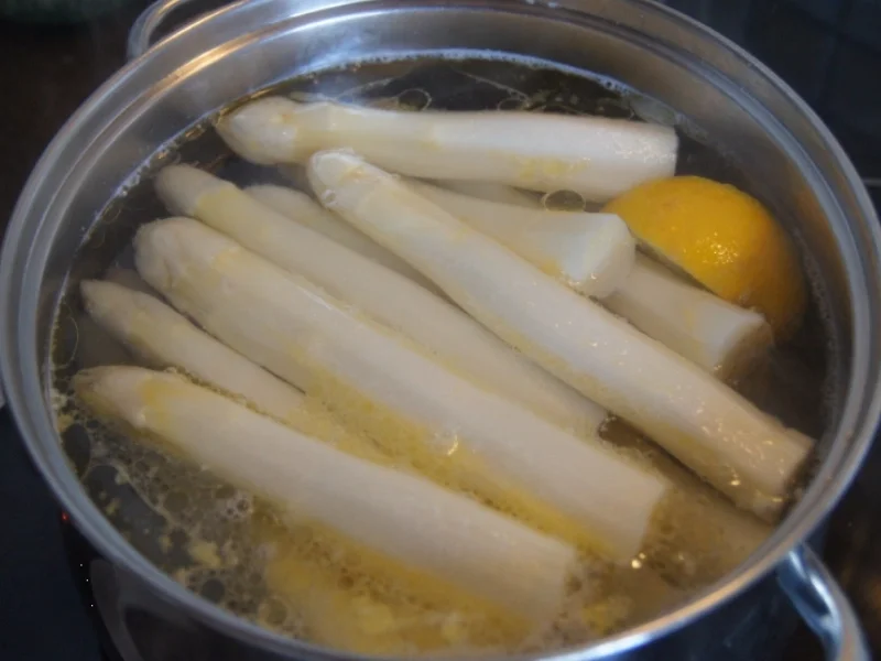 Rezept: Gebackene Forelle mit Spargel Bild Nr. 5689 Gebackene Forelle mit Spargel - Rezept - Bild Nr. 5689