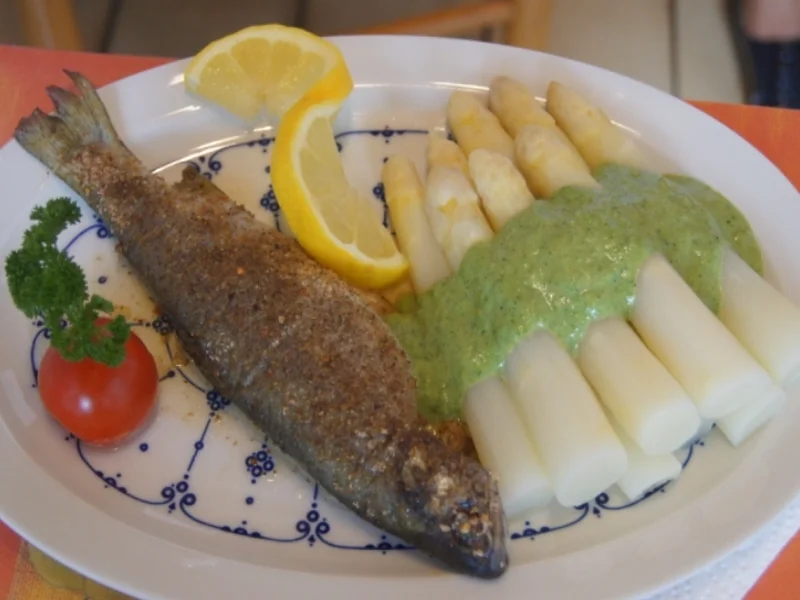 Rezept: Gebackene Forelle mit Spargel Bild Nr. 5692 Gebackene Forelle mit Spargel - Rezept - Bild Nr. 5692