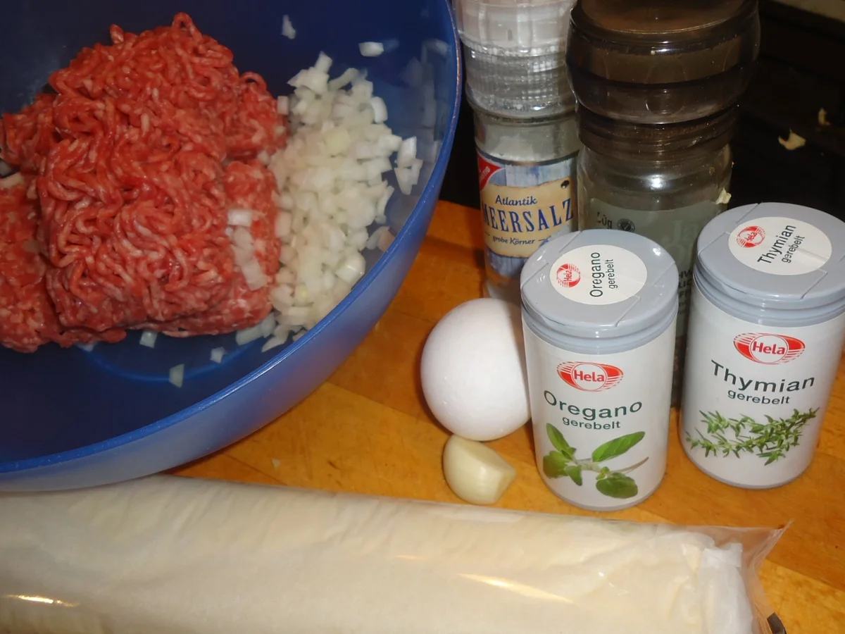 Rosetten-Hackfleisch Kuchen - Rezept - Bild Nr. 5686