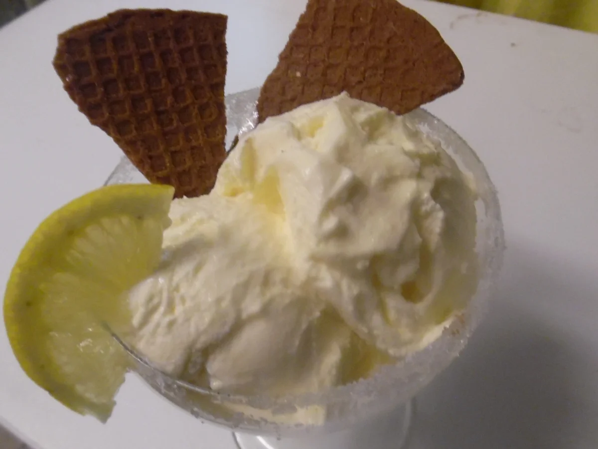 Rezept: Zitronen-Sahne-Eis Bild Nr. 5687 Zitronen-Sahne-Eis - Rezept - Bild Nr. 5687