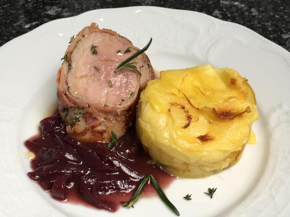 Bilder für Gekräutertes Schweinefilet im Speckmantel - Rezept