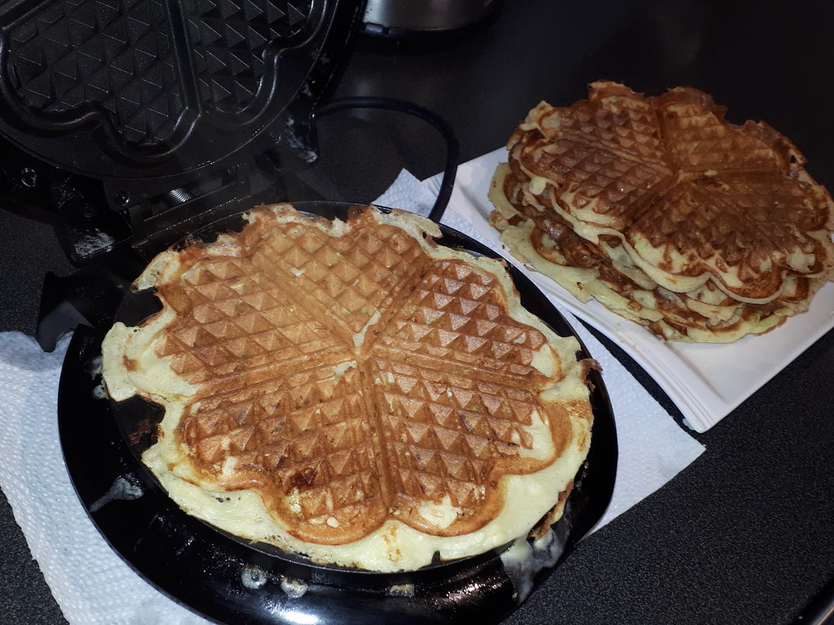 BiNe ` S ZUCCHINI - SCHAFSKÄSEWAFFELN - Rezept - Bild Nr. 5691