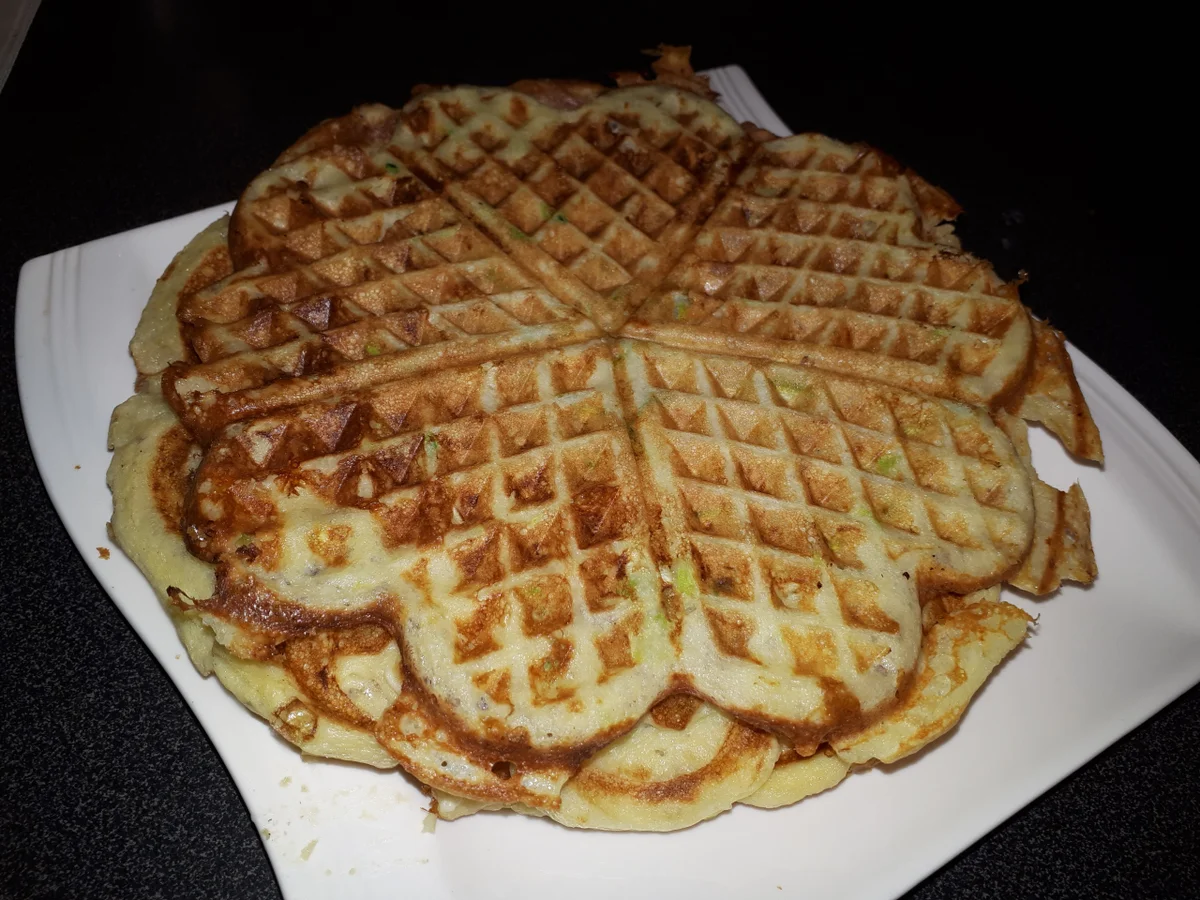 Rezept: BiNe ` S ZUCCHINI - SCHAFSKÄSEWAFFELN Bild Nr. 5692 BiNe ` S ZUCCHINI - SCHAFSKÄSEWAFFELN - Rezept - Bild Nr. 5692