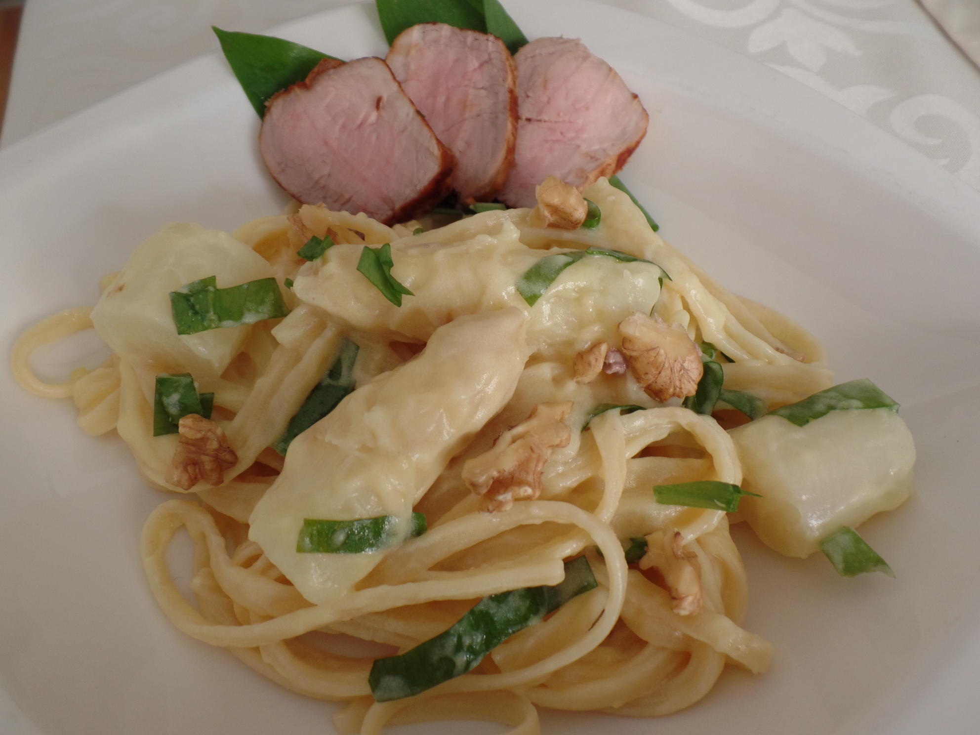 Bilder für Bärlauch-Spaghetti mit Spargel und Schweinefilet - Rezept