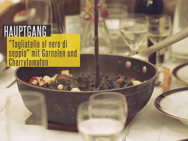 Selbstgemachte schwarze Tagliatelle mit Garnelen, Cherrytomaten und Basilikum-Soße - Rezept - Bild Nr. 2