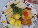 Schnitzel Wiener Art mit Spargel, Petersilien-Buttersauce und Frühkartoffeln - Rezept - Bild Nr. 5697