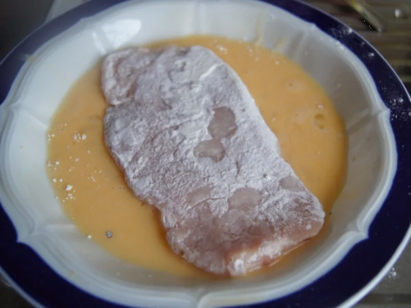 Schnitzel Wiener Art mit Spargel, Petersilien-Buttersauce und Frühkartoffeln - Rezept - Bild Nr. 5701