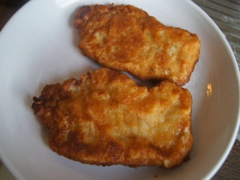 Schnitzel Wiener Art mit Spargel, Petersilien-Buttersauce und Frühkartoffeln - Rezept - Bild Nr. 5705