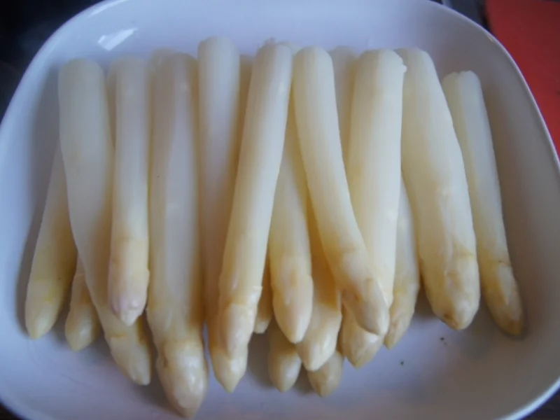 Schnitzel Wiener Art mit Spargel, Petersilien-Buttersauce und Frühkartoffeln - Rezept - Bild Nr. 5707