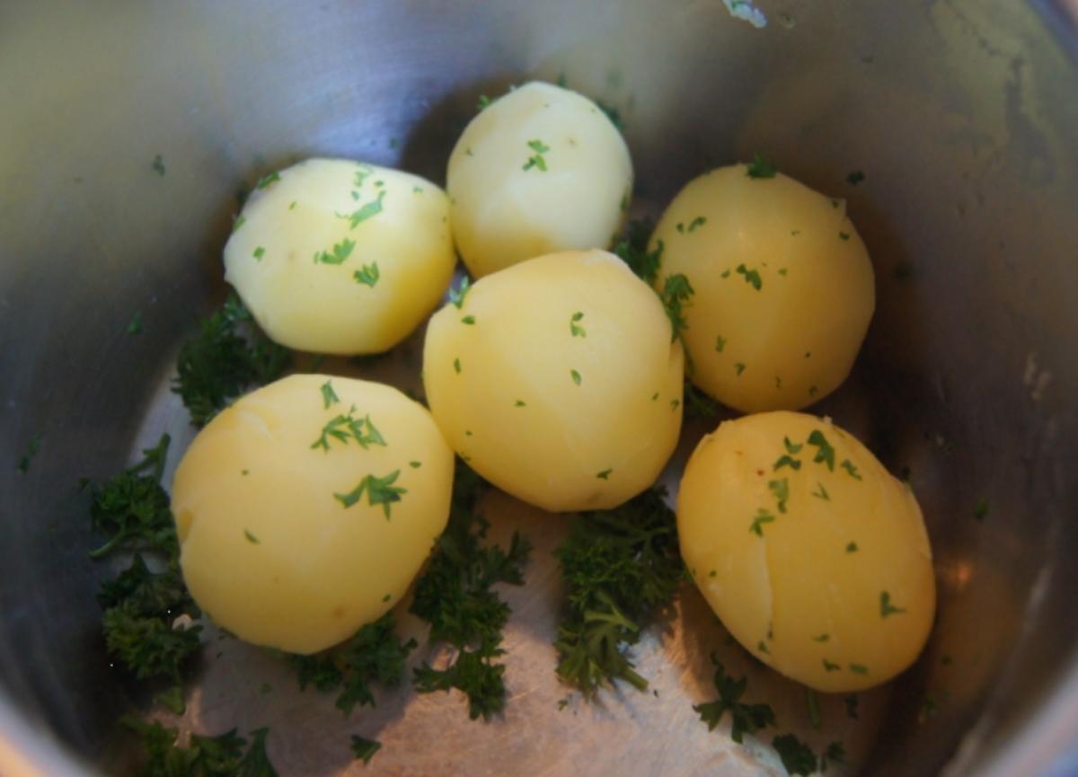 Schnitzel Wiener Art mit Spargel, Petersilien-Buttersauce und Frühkartoffeln - Rezept - Bild Nr. 5709