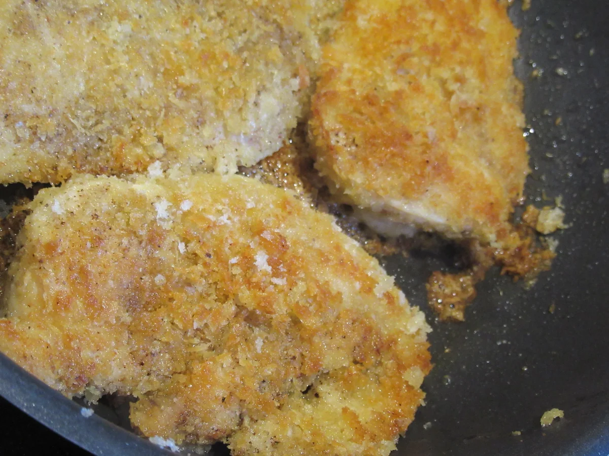 Geflügel: Hühnerschnitzel in Butterpanade - Rezept - Bild Nr. 5702