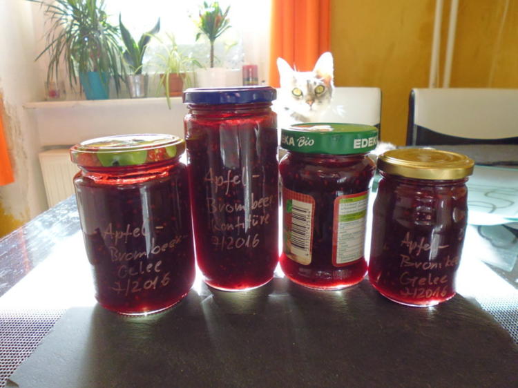 Apfel-Brombeer-Johannisbeerlikör-Konfitüre - Rezept - kochbar.de