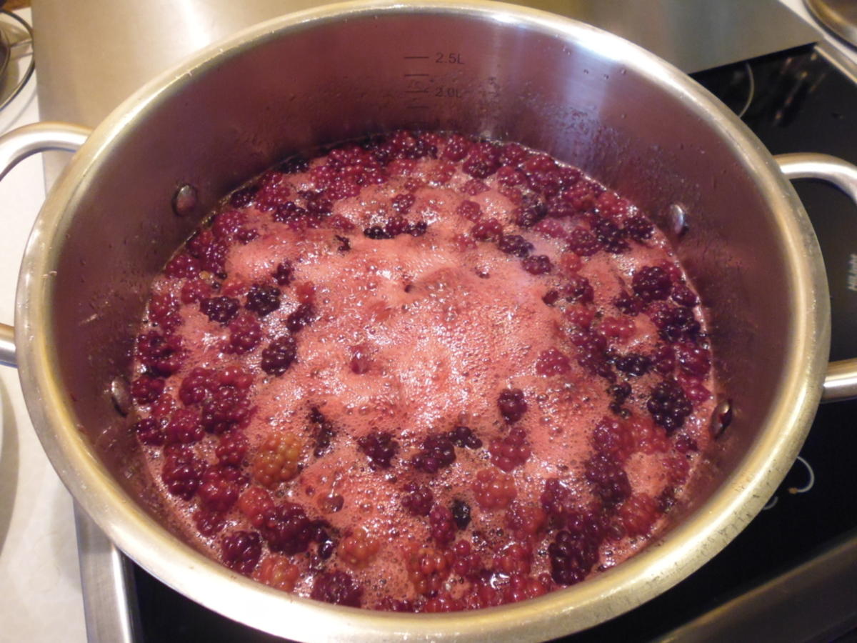 Apfel-Brombeer-Johannisbeerlikör-Konfitüre - Rezept - kochbar.de