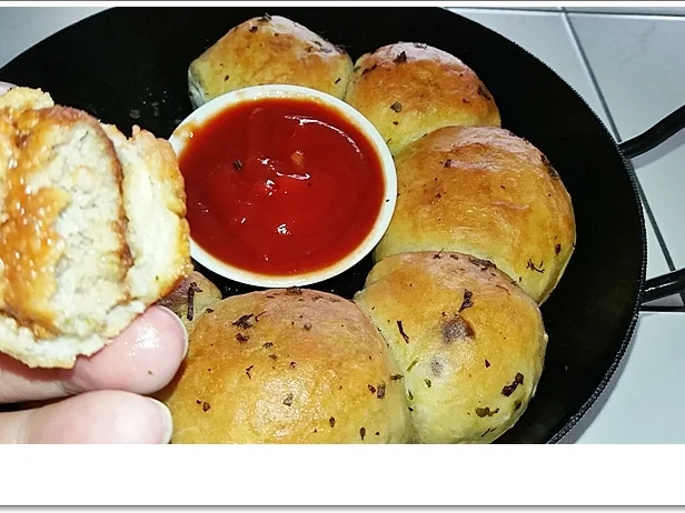 Rezept: Party- Bällchen aus dem Ofen und BBQ Sauce dazu Bild Nr. 5710 Party- Bällchen aus dem Ofen und BBQ Sauce dazu - Rezept - Bild Nr. 5710