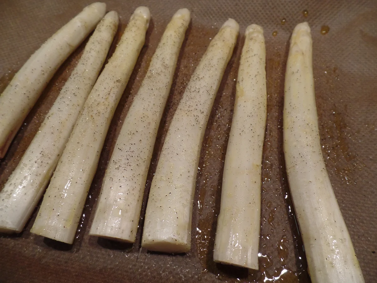 Rezept: Gratinierter Spargel mit Hüftsteak und Preiselbeersoße Bild Nr. 5716 Gratinierter Spargel mit Hüftsteak und Preiselbeersoße - Rezept - Bild Nr. 5716