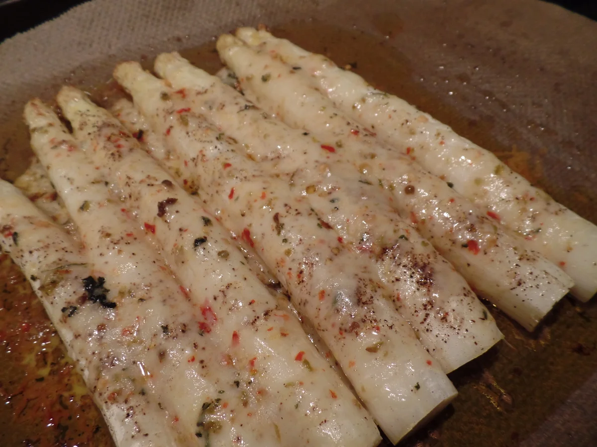 Rezept: Gratinierter Spargel mit Hüftsteak und Preiselbeersoße Bild Nr. 5720 Gratinierter Spargel mit Hüftsteak und Preiselbeersoße - Rezept - Bild Nr. 5720