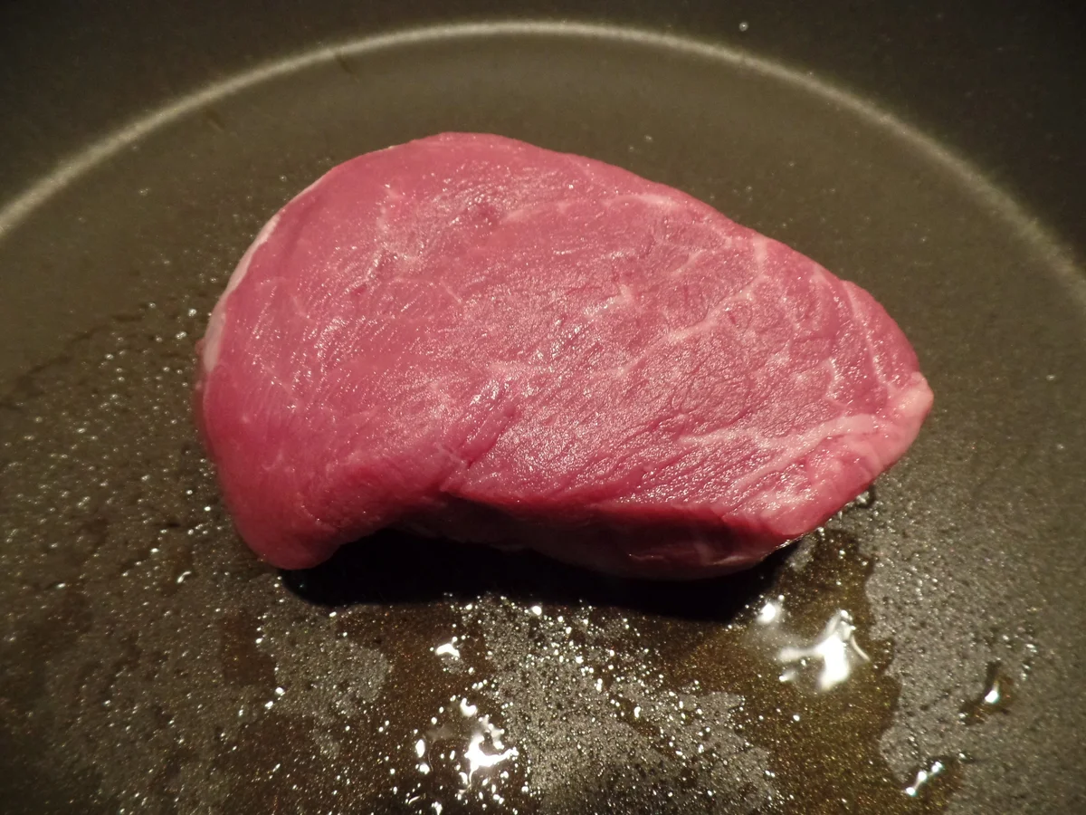 Rezept: Gratinierter Spargel mit Hüftsteak und Preiselbeersoße Bild Nr. 5721 Gratinierter Spargel mit Hüftsteak und Preiselbeersoße - Rezept - Bild Nr. 5721