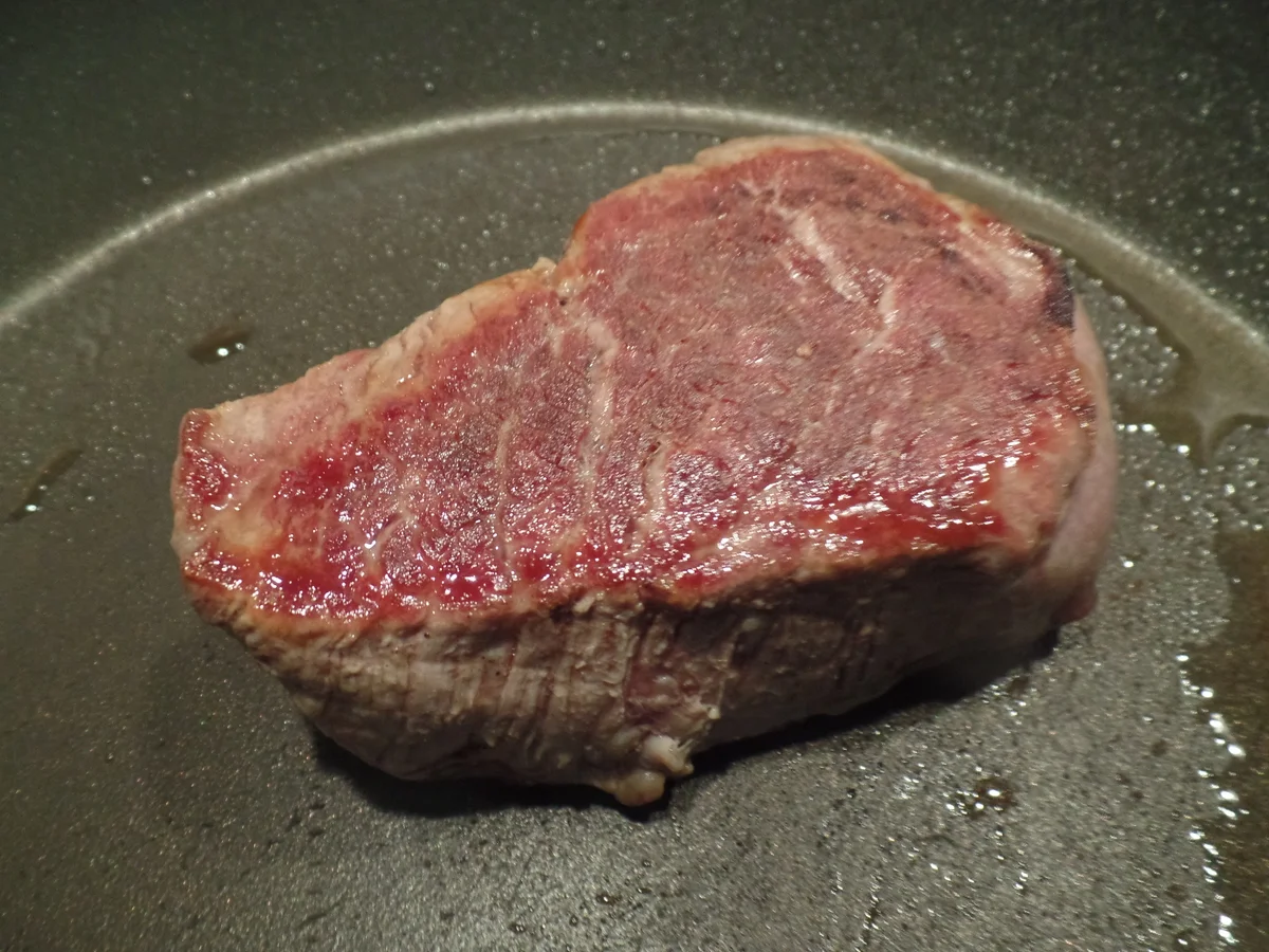 Rezept: Gratinierter Spargel mit Hüftsteak und Preiselbeersoße Bild Nr. 5722 Gratinierter Spargel mit Hüftsteak und Preiselbeersoße - Rezept - Bild Nr. 5722