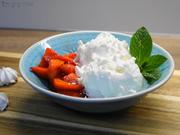 Sahne-Joghurt-Baiser-Eis mit marinierten Erdbeeren - Rezept - Bild Nr. 5714