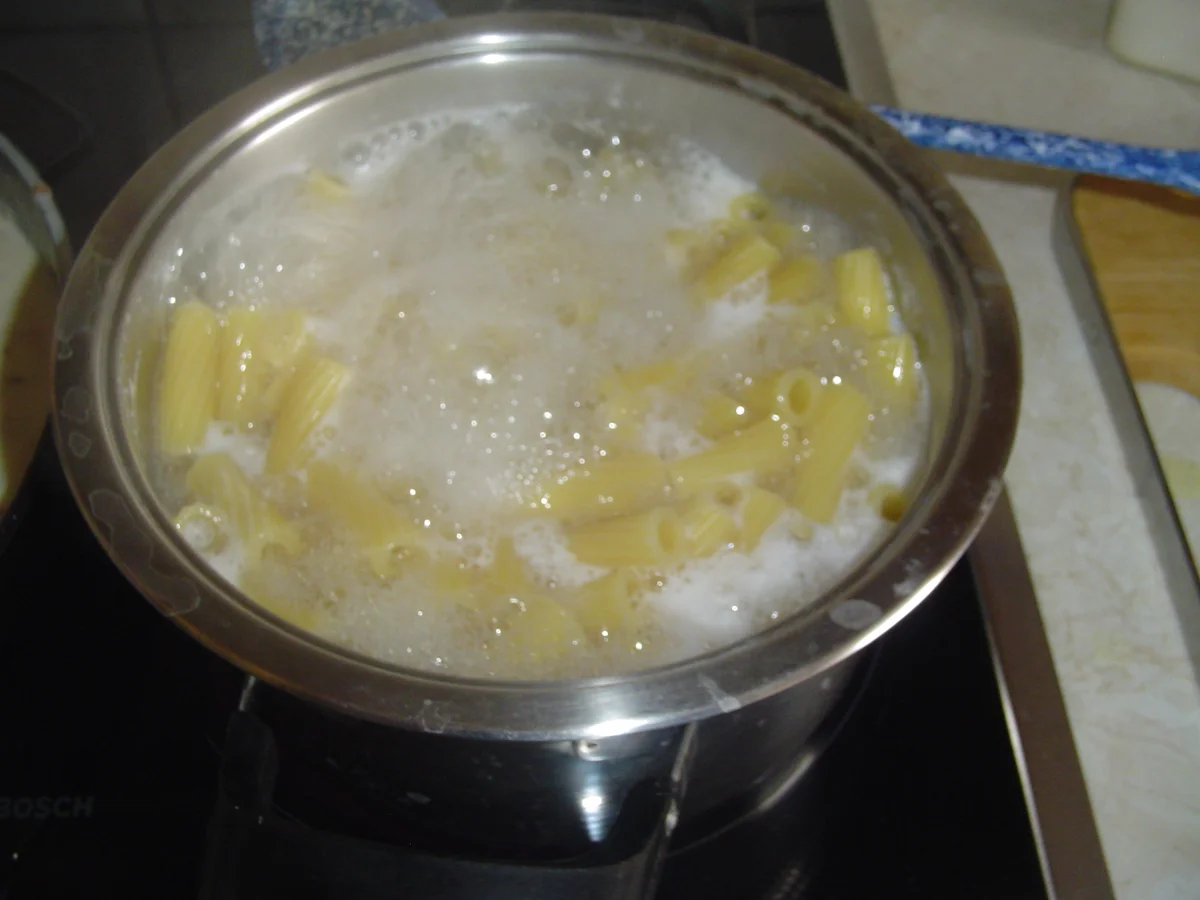 Schnelle Pasta mit leckerer Sauce einfach Fantasie - Rezept - Bild Nr. 5707