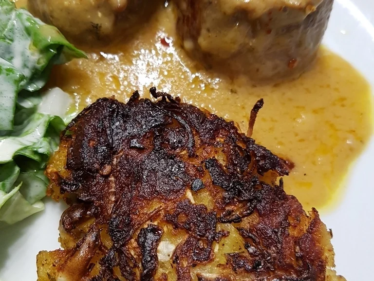 Schweinefilet mit Krautfrikadellen und Salat à la Biggi - Rezept - Bild Nr. 5716