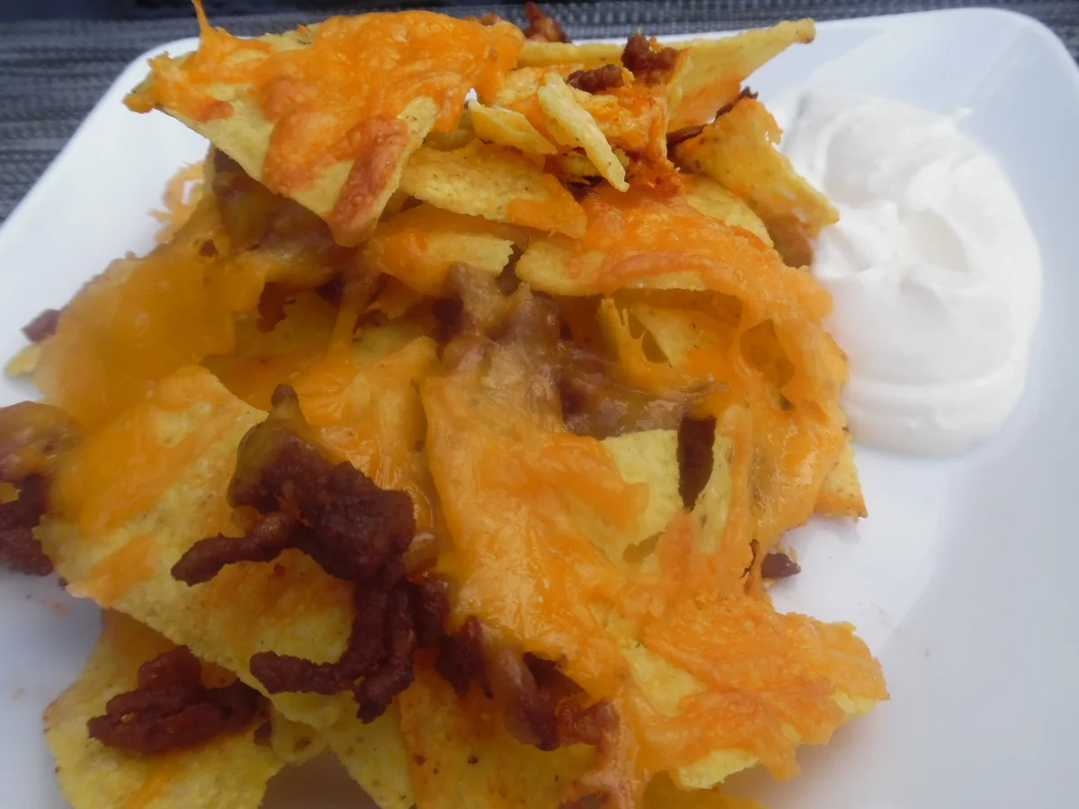 Rezept: Tortilla-Chips mit Hackfleisch, Käse und Schmand-Dip Bild Nr. 2 Tortilla-Chips mit Hackfleisch, Käse und Schmand-Dip - Rezept - Bild Nr. 2
