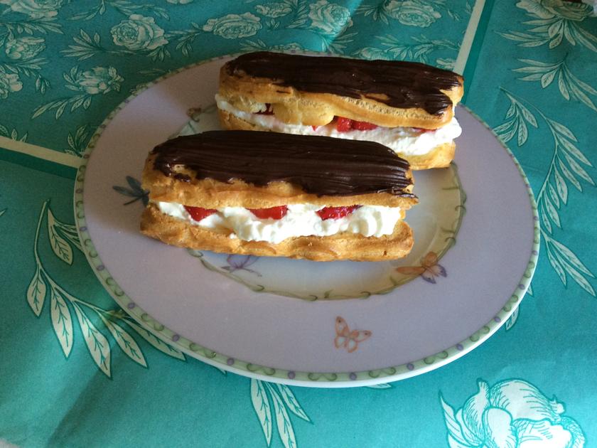 Eclairs gefüllt mit Vanillesahne und Erdbeeren - von DieDoris
