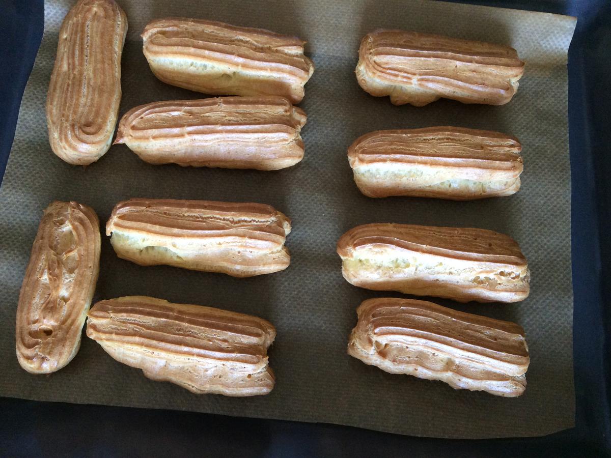 Eclairs gefüllt mit Vanillesahne und Erdbeeren - Rezept - kochbar.de