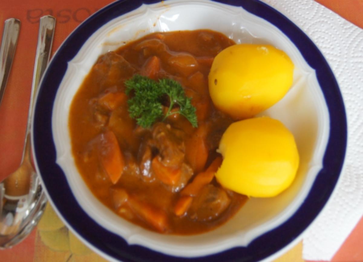 Bilder für Tafelspitz Gulasch mit Kartoffeln und Nudeln - Rezept