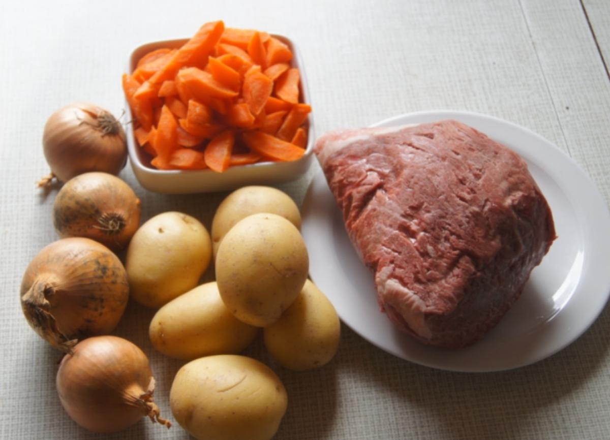 Tafelspitz Gulasch mit Kartoffeln und Nudeln - Rezept - Bild Nr. 5732