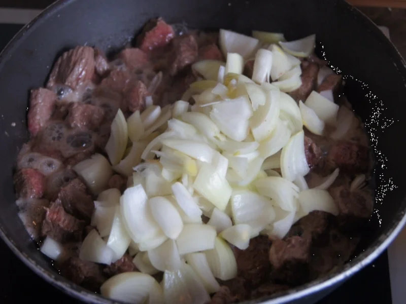 Tafelspitz Gulasch mit Kartoffeln und Nudeln - Rezept - Bild Nr. 5738