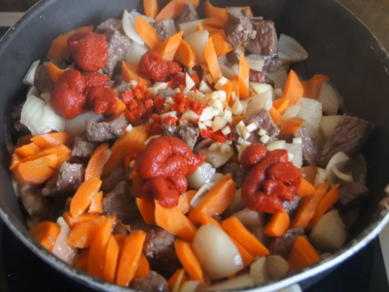 Tafelspitz Gulasch mit Kartoffeln und Nudeln - Rezept - Bild Nr. 5739