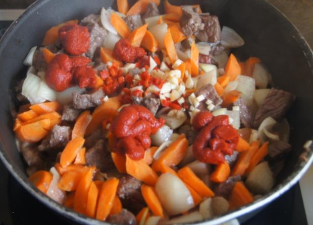 Tafelspitz Gulasch mit Kartoffeln und Nudeln  Rezept  kochbar.de