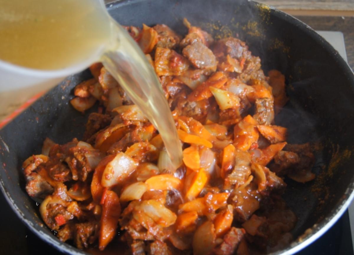 Tafelspitz Gulasch mit Kartoffeln und Nudeln - Rezept - Bild Nr. 5742