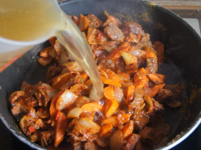 Tafelspitz Gulasch mit Kartoffeln und Nudeln - Rezept - Bild Nr. 5742