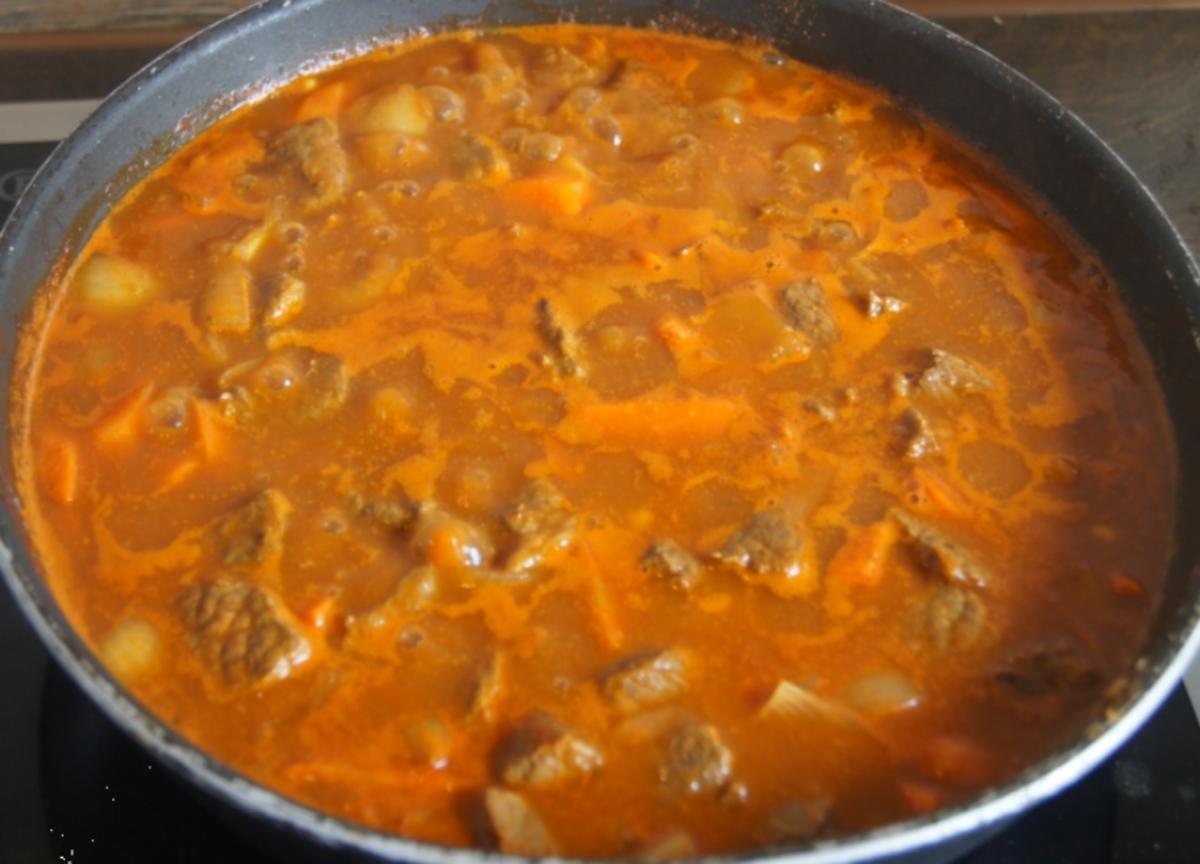 Tafelspitz Gulasch mit Kartoffeln und Nudeln - Rezept - Bild Nr. 5743