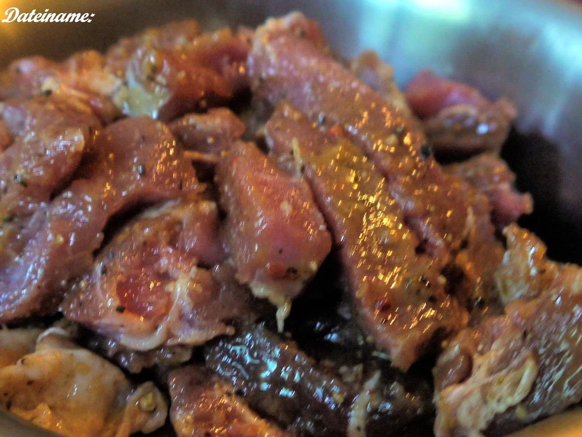 Rezept: Pfeffergeschnetzeltes mit Pilzen und Pasta Bild Nr. 3 Pfeffergeschnetzeltes mit Pilzen und Pasta - Rezept - Bild Nr. 3