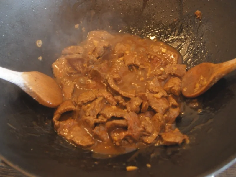 Rindfleisch Szechuan Art mit gebratenen Eier-Reis - Rezept - Bild Nr. 5768