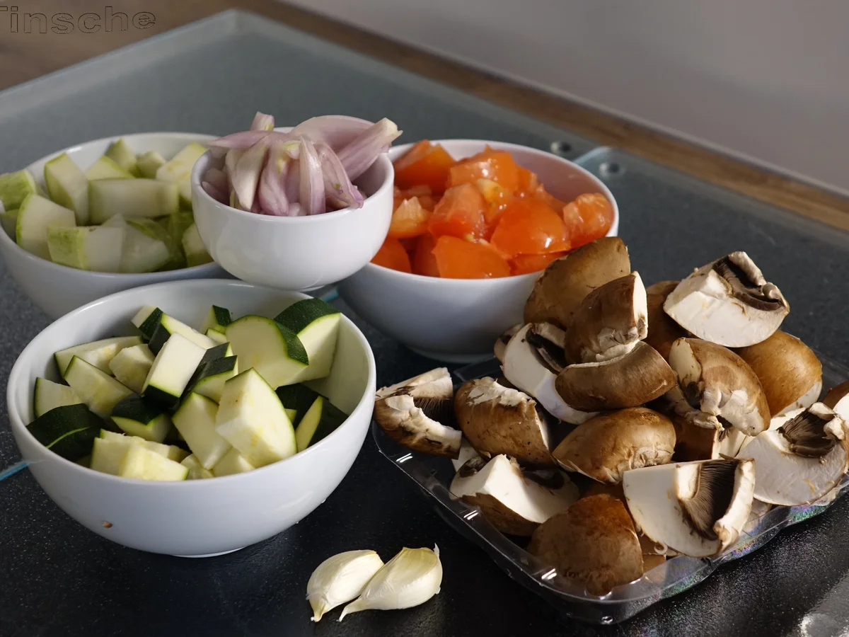 Rezept: Mediterranes Zucchini-Pilzgemüse mit cremiger Käsepolenta Bild Nr. 5760 Mediterranes Zucchini-Pilzgemüse mit cremiger Käsepolenta - Rezept - Bild Nr. 5760