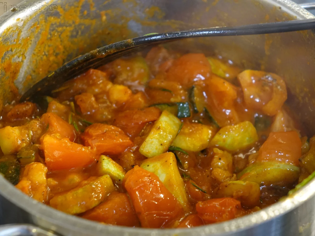 Rezept: Mediterranes Zucchini-Pilzgemüse mit cremiger Käsepolenta Bild Nr. 5766 Mediterranes Zucchini-Pilzgemüse mit cremiger Käsepolenta - Rezept - Bild Nr. 5766