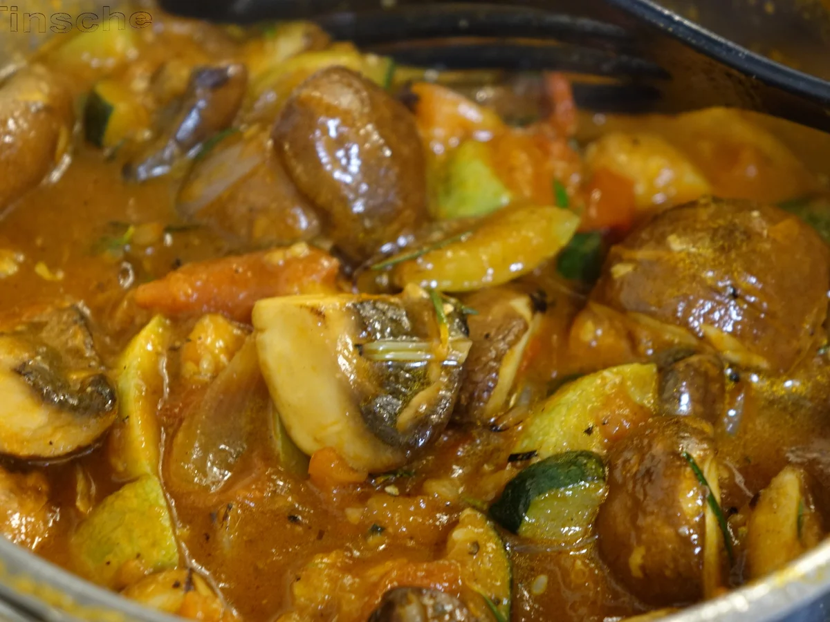 Rezept: Mediterranes Zucchini-Pilzgemüse mit cremiger Käsepolenta Bild Nr. 5767 Mediterranes Zucchini-Pilzgemüse mit cremiger Käsepolenta - Rezept - Bild Nr. 5767