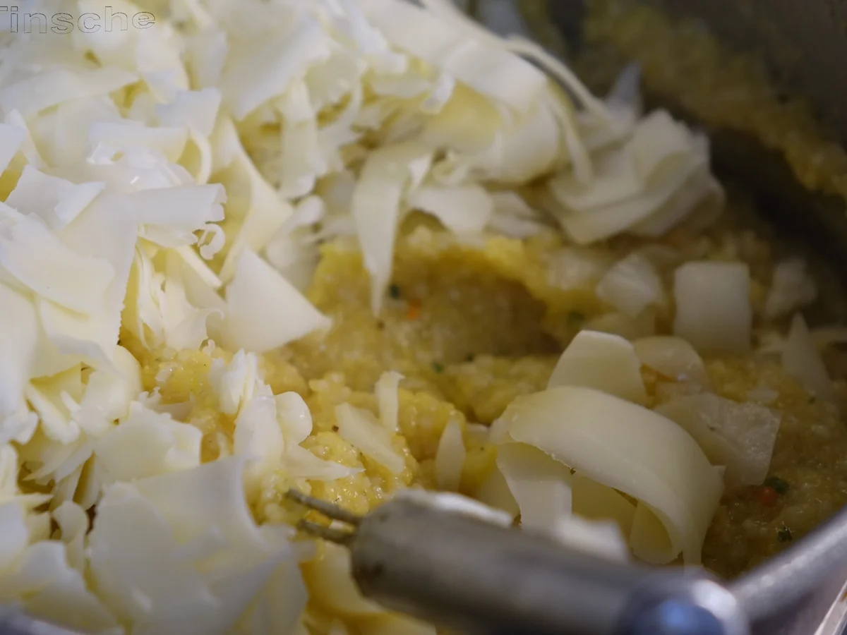 Rezept: Mediterranes Zucchini-Pilzgemüse mit cremiger Käsepolenta Bild Nr. 5768 Mediterranes Zucchini-Pilzgemüse mit cremiger Käsepolenta - Rezept - Bild Nr. 5768