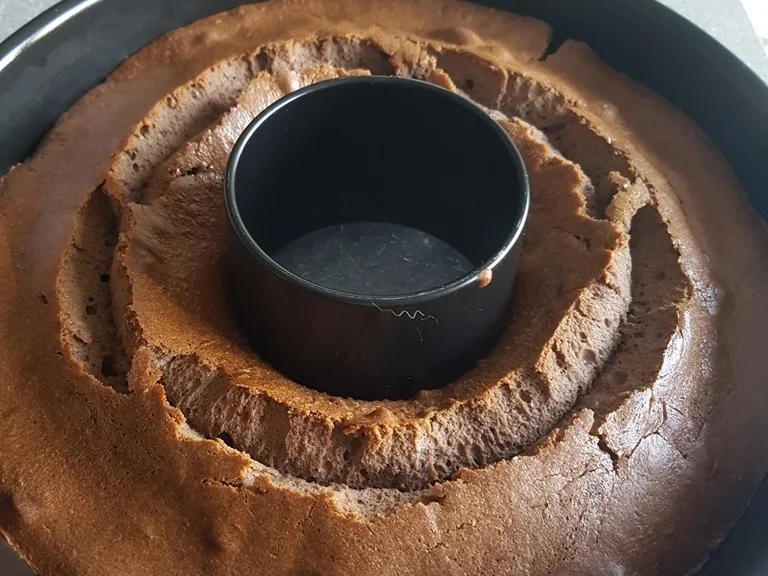 "Brownie" als Kuchenkranz und Lemon Curd Glasur - Rezept - Bild Nr. 5764