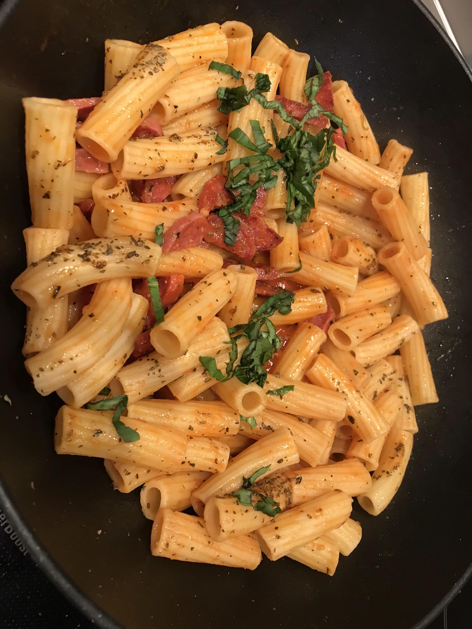 Kamutmaccheroni mit Salami und Fenchelsamen