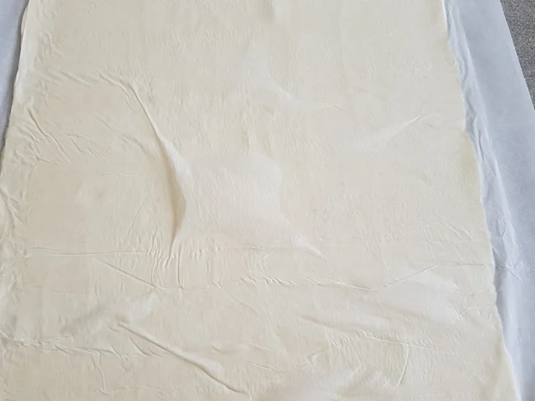 Blätterteig (herzhaft) auf einem Teller zu zweit geniessen - Rezept - Bild Nr. 3