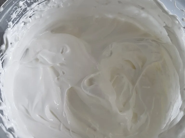 Rezept: Heidelbeer Baiser Haubentorte mit "Mürbeteig Grundrezept" Bild Nr. 5789 Heidelbeer Baiser Haubentorte mit "Mürbeteig Grundrezept" - Rezept - Bild Nr. 5789